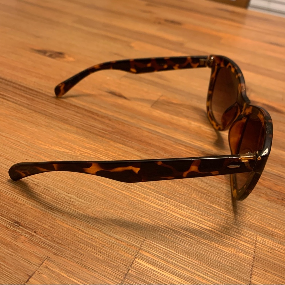 Chunky Tortoise Shell Sunglasses - image 7